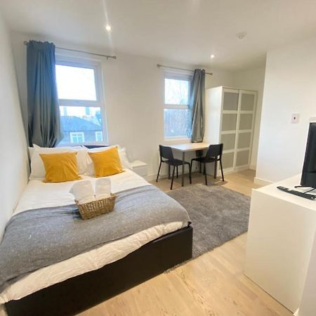 Cozy En-Suite Near Stratford London Exterior foto