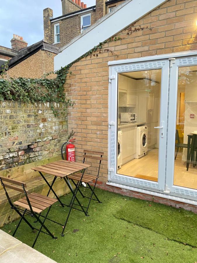 Cozy En-Suite Near Stratford London Exterior foto